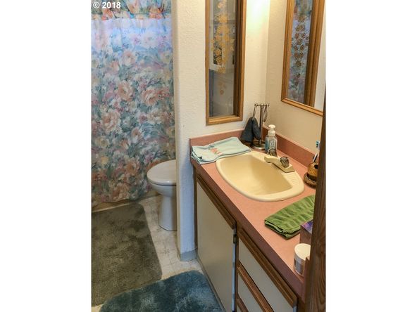 161 Green Siding Rd, Roseburg, OR 97471